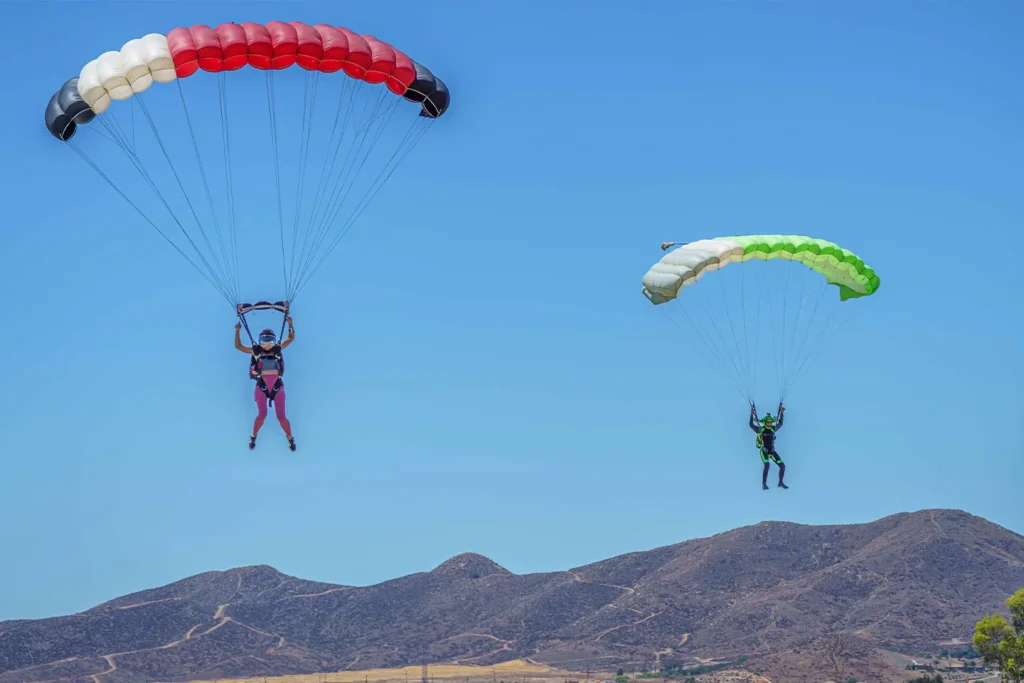 how to avoid skydiving risks